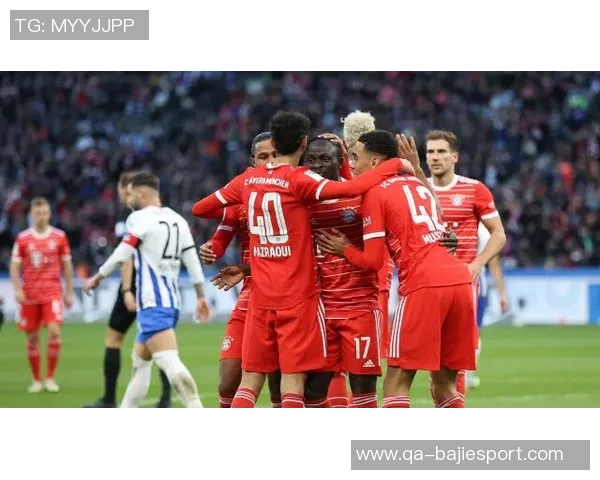 拜仁慕尼黑25-26赛季全家福展现新援风采与德超杯沙拉盘荣耀